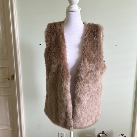 Joie Nimoy Faux Fur Vest in Deep Mushroom Taupe Size Medium Winter Fall Cozy - Picture 5 of 11